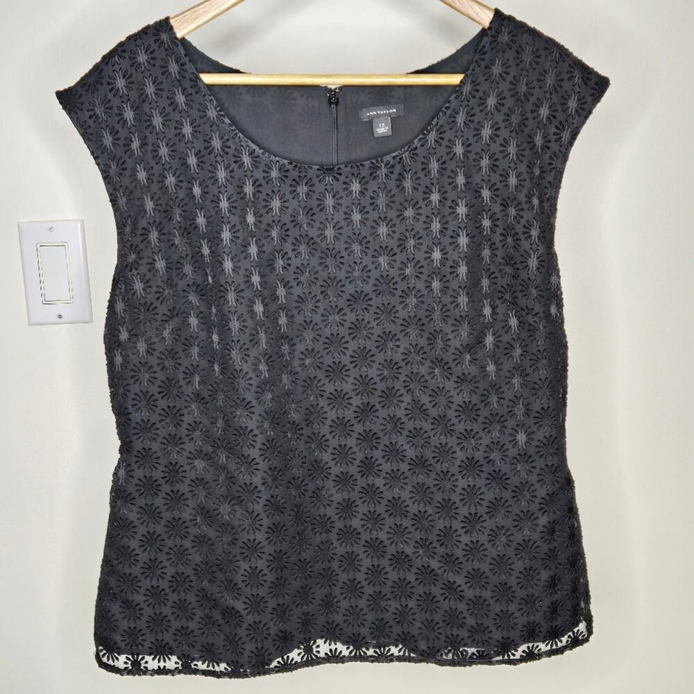 ANN TAYLOR Short Sleeve Black Lace Flocked Flower Print  Women's Top Size 10